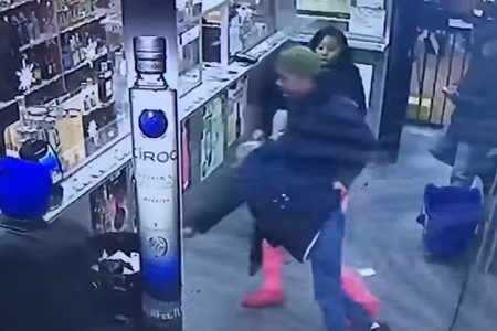 girl-pushes-throws-an-old-lady-in-garbage-can-in-liquor-store