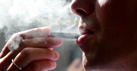 Health officials in the U.S. are warning people to stop vaping until the cause of a severe respiratory illness linked to five deaths is determined.