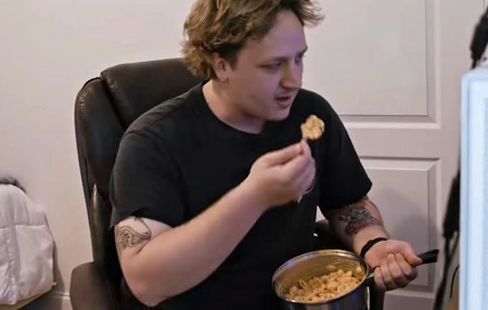 Florida Man Eats Only Mac & Cheese for the Past 17 Years.