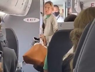 Passengers Clap After Woman Kicked Off Flight For Not Wearing A Mask.